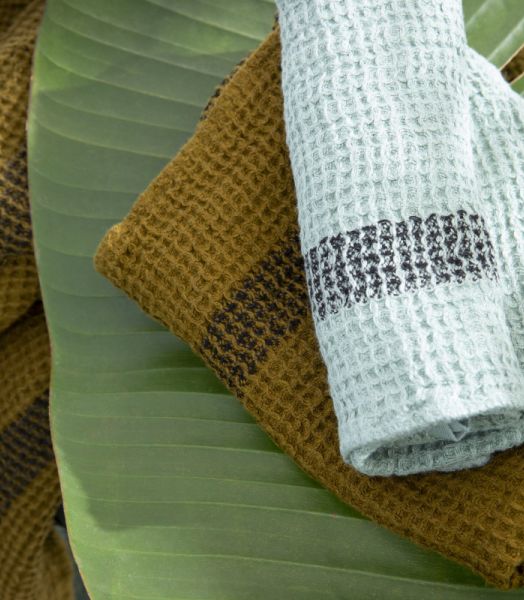 Serviette d'invité en lin lavé finition nid d'abeille