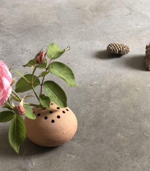 flower_pin2_terracotta_naman_project.jpg