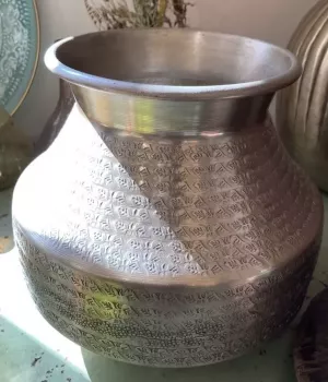 Vase martelé couleur  argent