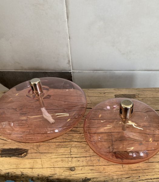 Lampe à huile rose en verre lisse