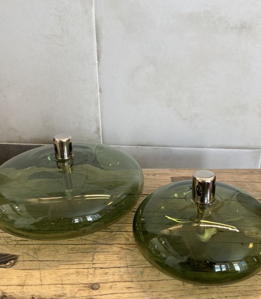 Lampe à huile verte en verre lisse