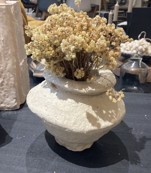 vase écru en papier mâché