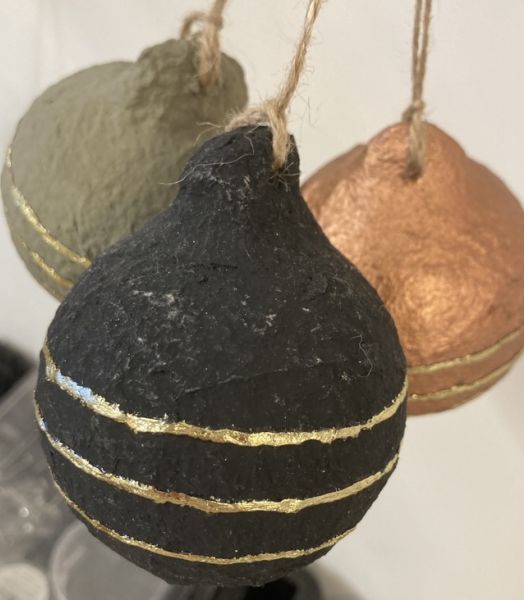 Boîte de 6 boules colorées en papier recyclé